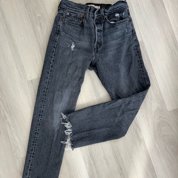 Levi’s women gray jeans - Picture 1 of 5
